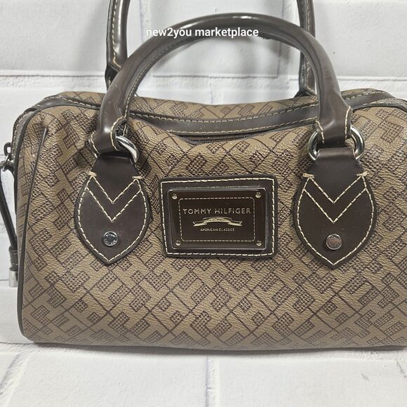 tommy hilfiger hand bag compact purse brown with black interior lightly used - Picture 3 of 16